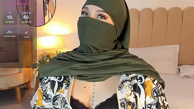 Snapshot of anna-henao chatting on 02.18.25 anna-henao online show from 02.18.25