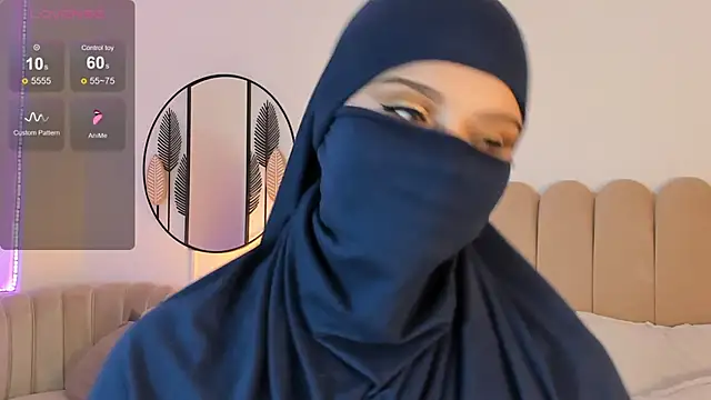 Snapshot of anna-henao chatting on 02.25.25 anna-henao online show from 02.25.25