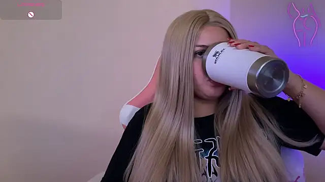 SweetPaige  online show from 02.14.25