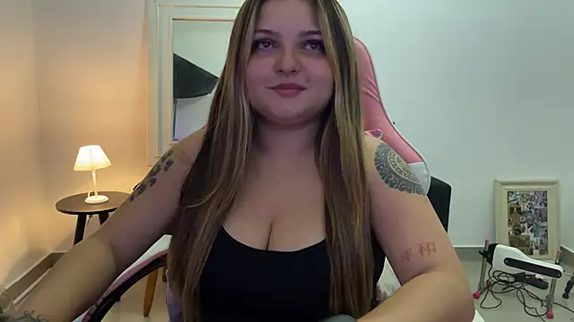 Snapshot of SweetPaige_ chatting on 04.22.26 SweetPaige online show from 04.22.26