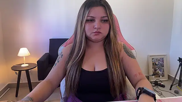 Snapshot of SweetPaige_ chatting on 04.22.26 SweetPaige online show from 04.22.26