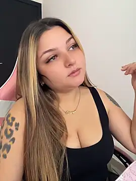 Snapshot of SweetPaige_ chatting on 05.26.26 SweetPaige online show from 05.26.26