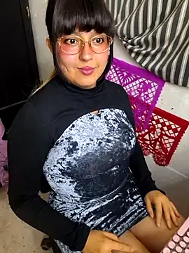 Snapshot of Derry_Cooper chatting on 11.05.25 Derry Cooper online show from 11.05.25