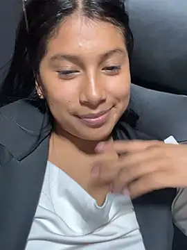 LinnaGardenia online show from 12.26.24