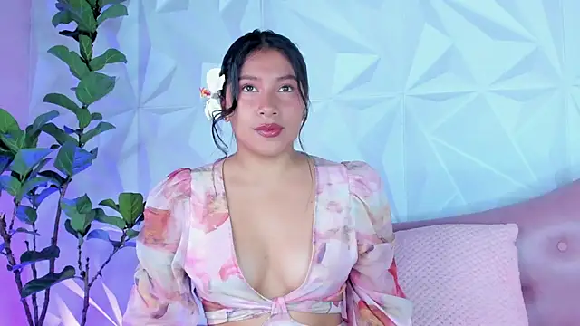 LinnaGardenia online show from 01.19.25