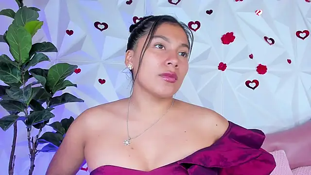 LinnaGardenia online show from 03.15.25