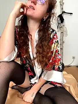 Snapshot of _foxygirl_ chatting on 10.15.25  foxygirl  online show from 10.15.25