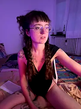 Snapshot of _foxygirl_ chatting on 10.16.25  foxygirl  online show from 10.16.25