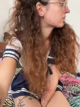 Snapshot of _foxygirl_ chatting on 10.28.25  foxygirl  online show from 10.28.25