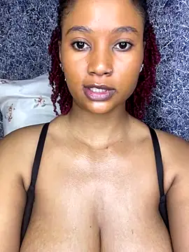 Snapshot of chocogirl01 chatting on 09.26.25 chocogirl01 online show from 09.26.25