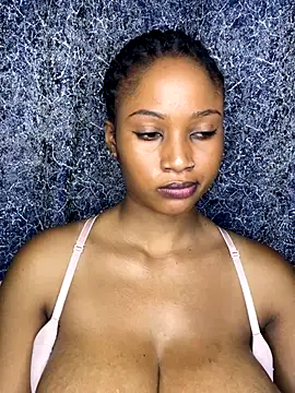 Snapshot of chocogirl01 chatting on 11.28.25 chocogirl01 online show from 11.28.25