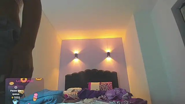 Sofia Clauss  online show from 09.19.25