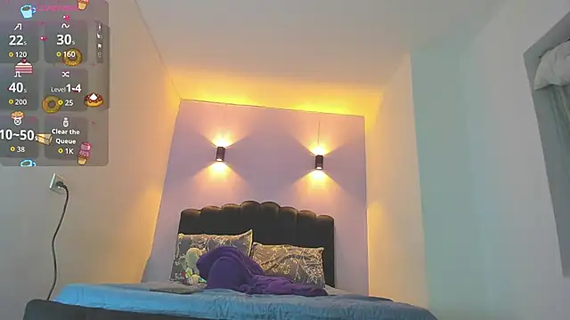 Sofia Clauss  online show from 10.14.25