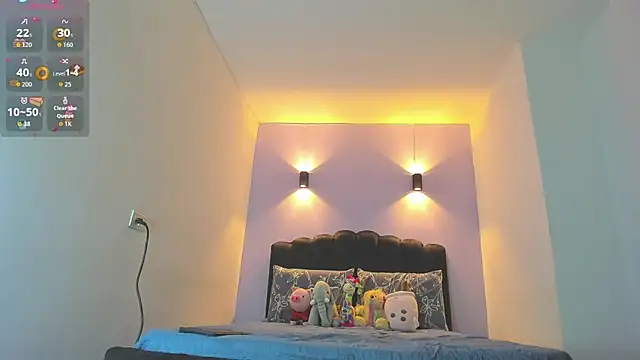 Sofia Clauss  online show from 10.19.25