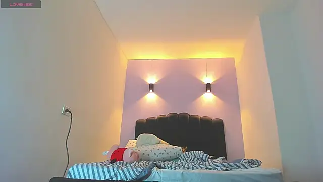 Sofia Clauss  online show from 11.03.25