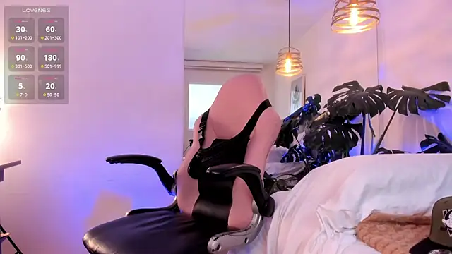 Tom cooper  online show from 12.04.25