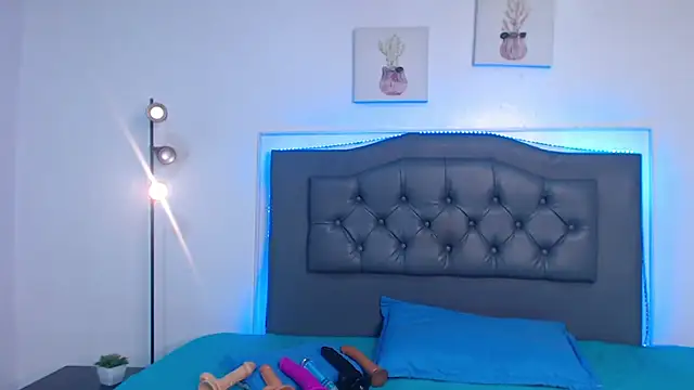 Snapshot of candy_lux_ chatting on 11.26.25 candy lux online show from 11.26.25