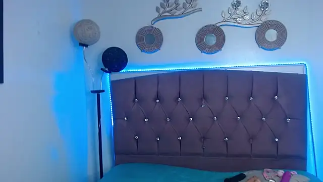 Snapshot of candy_lux_ chatting on 11.30.25 candy lux online show from 11.30.25