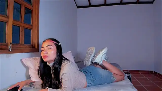 Lauren A online show from 02.05.25