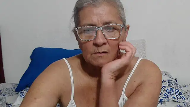 Snapshot of candy_mature_ chatting on 06.11.26 candy mature online show from 06.11.26