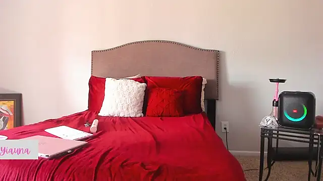 yiauana online show from 11.19.25