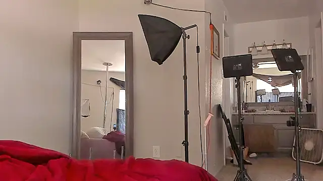 yiauana online show from 03.25.26