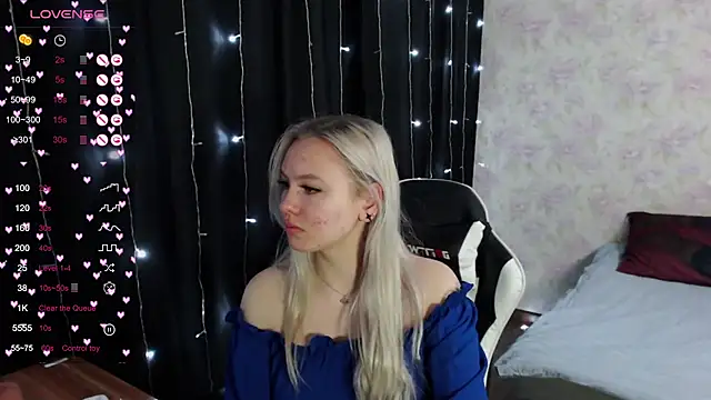 Snapshot of VikaPowers chatting on 02.11.25 VikaPowers online show from 02.11.25