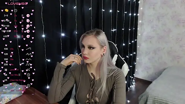 Snapshot of VikaPowers chatting on 03.01.25 VikaPowers online show from 03.01.25