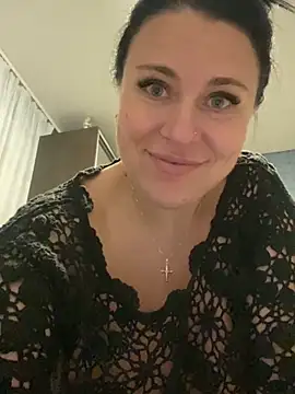 Snapshot of CuteNata chatting on 12.17.24 CuteNata online show from 12.17.24