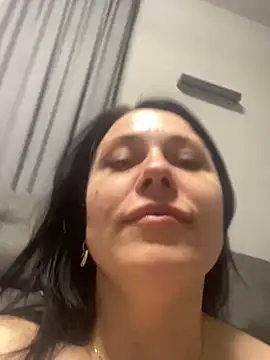 Snapshot of CuteNata chatting on 02.17.25 CuteNata online show from 02.17.25