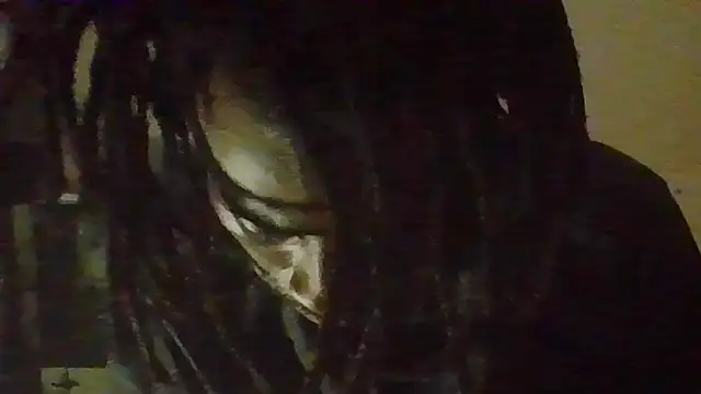 Snapshot of razzynolight chatting on 11.11.25 razzynolight online show from 11.11.25