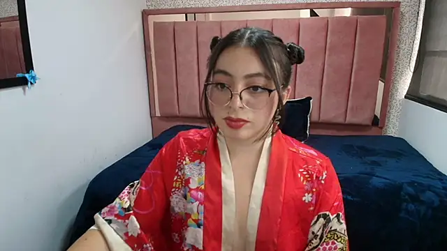 Snapshot of MiaWils_ chatting on 05.20.26 MiaWils online show from 05.20.26