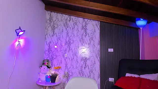 chloe blue online show from 09.25.25