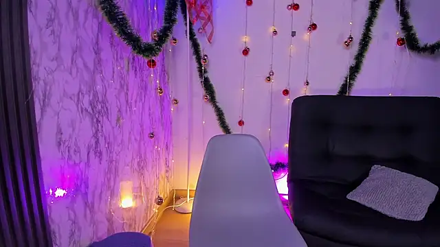 chloe blue online show from 12.20.25