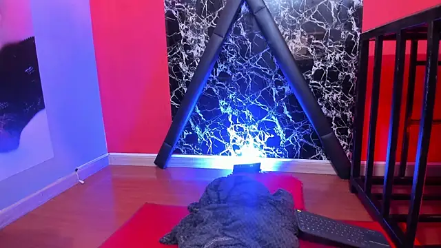 Santa Cooper  online show from 03.20.25