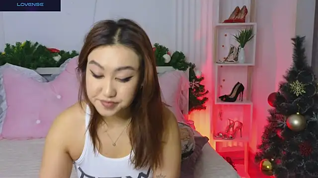 Snapshot of Diana_Moon_ chatting on 12.23.24 Diana Moon online show from 12.23.24