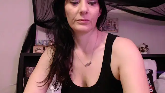 Snapshot of CrystalLakeXO chatting on 06.21.26 CrystalLakeXO online show from 06.21.26