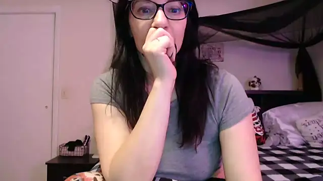 Snapshot of CrystalLakeXO chatting on 06.22.26 CrystalLakeXO online show from 06.22.26