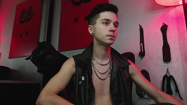 Joseph  Quinn online show from 01.18.25