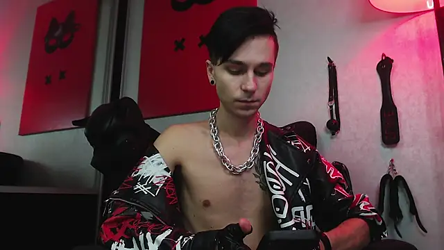 Joseph  Quinn online show from 01.20.25