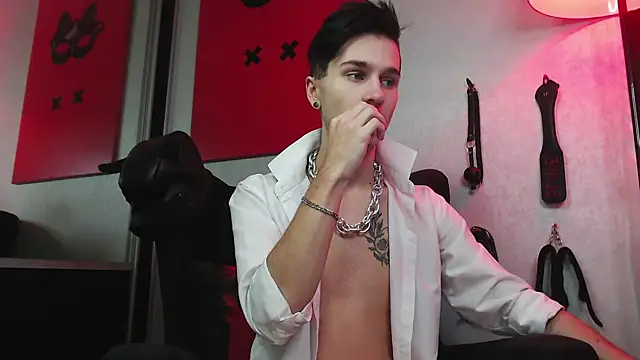 Joseph  Quinn online show from 01.21.25