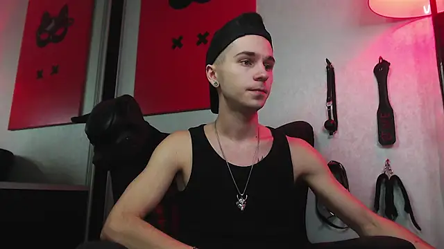 Joseph  Quinn online show from 01.22.25