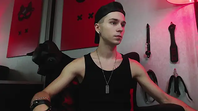 Joseph  Quinn online show from 01.28.25