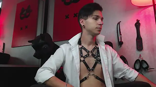 Joseph  Quinn online show from 03.01.25