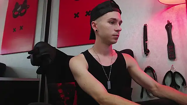 Joseph  Quinn online show from 03.09.25