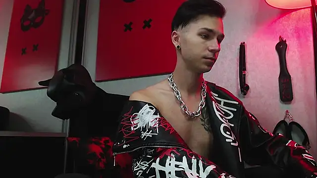 Joseph  Quinn online show from 03.10.25