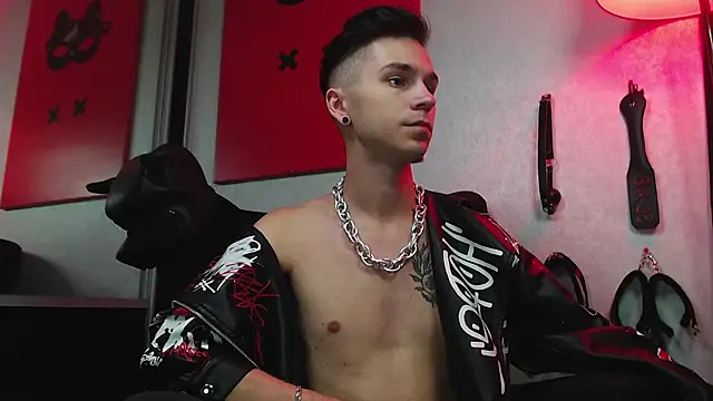 Joseph  Quinn online show from 03.10.25