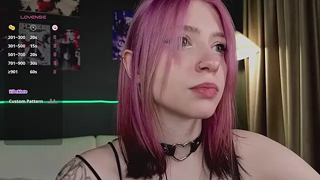 Snapshot of arielabradberry chatting on 04.23.26 arielabradberry online show from 04.23.26