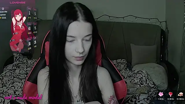 Snapshot of Miya_Dream_UKR chatting on 11.27.25 Miya Dream UKR online show from 11.27.25