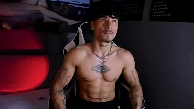Snapshot of Thomas_Fit1 chatting on 04.17.26 Thomas Fit1 online show from 04.17.26